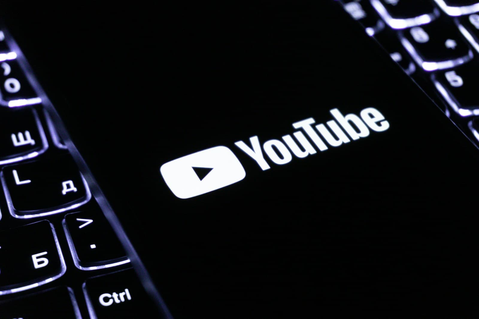 Views no YouTube Shorts: impulsionar ajuda a aparecer na aba Shorts?