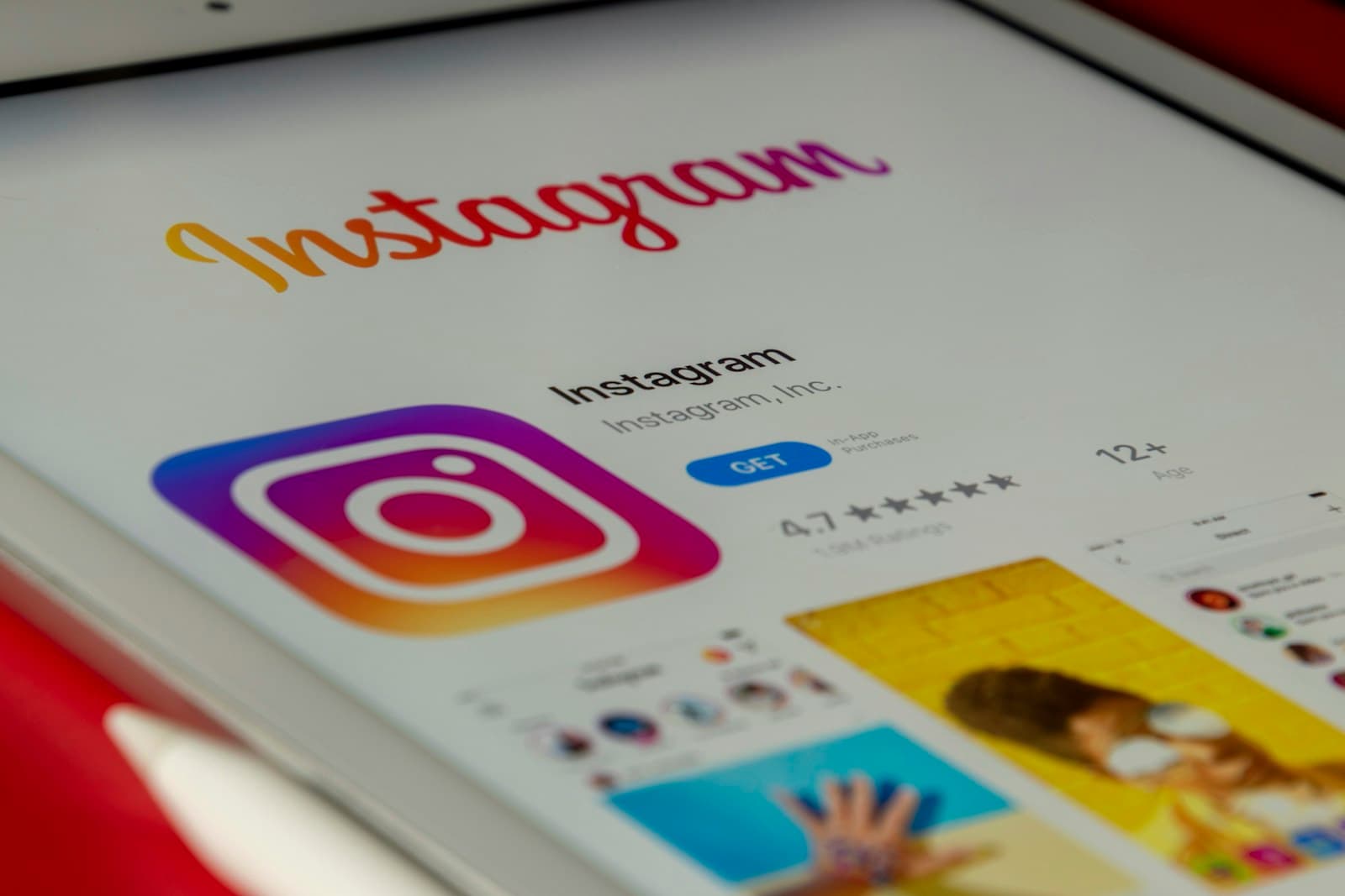 Por que as primeiras horas após postar definem o alcance no Instagram, TikTok e YouTube